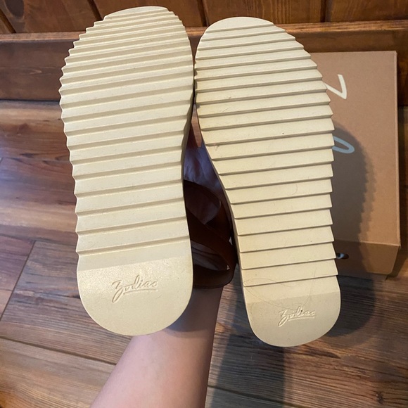 Zodiac Baker Brown Sandals - Picture 5 of 6